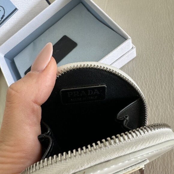 NEW PRADA Coin Case 1Tl431 Leather Triangular Plate White Round Purse Ladies - Picture 5 of 7